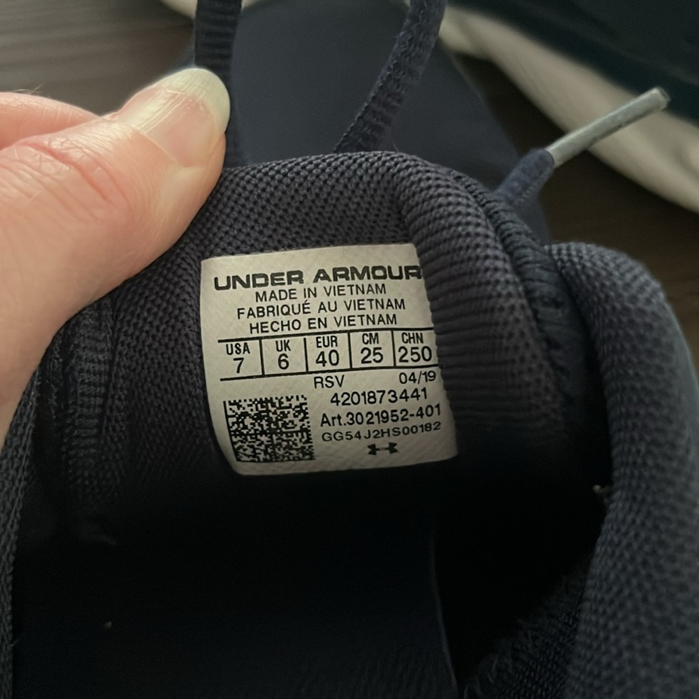 Under Armour sneakers in navy and white - Picture 9 of 11